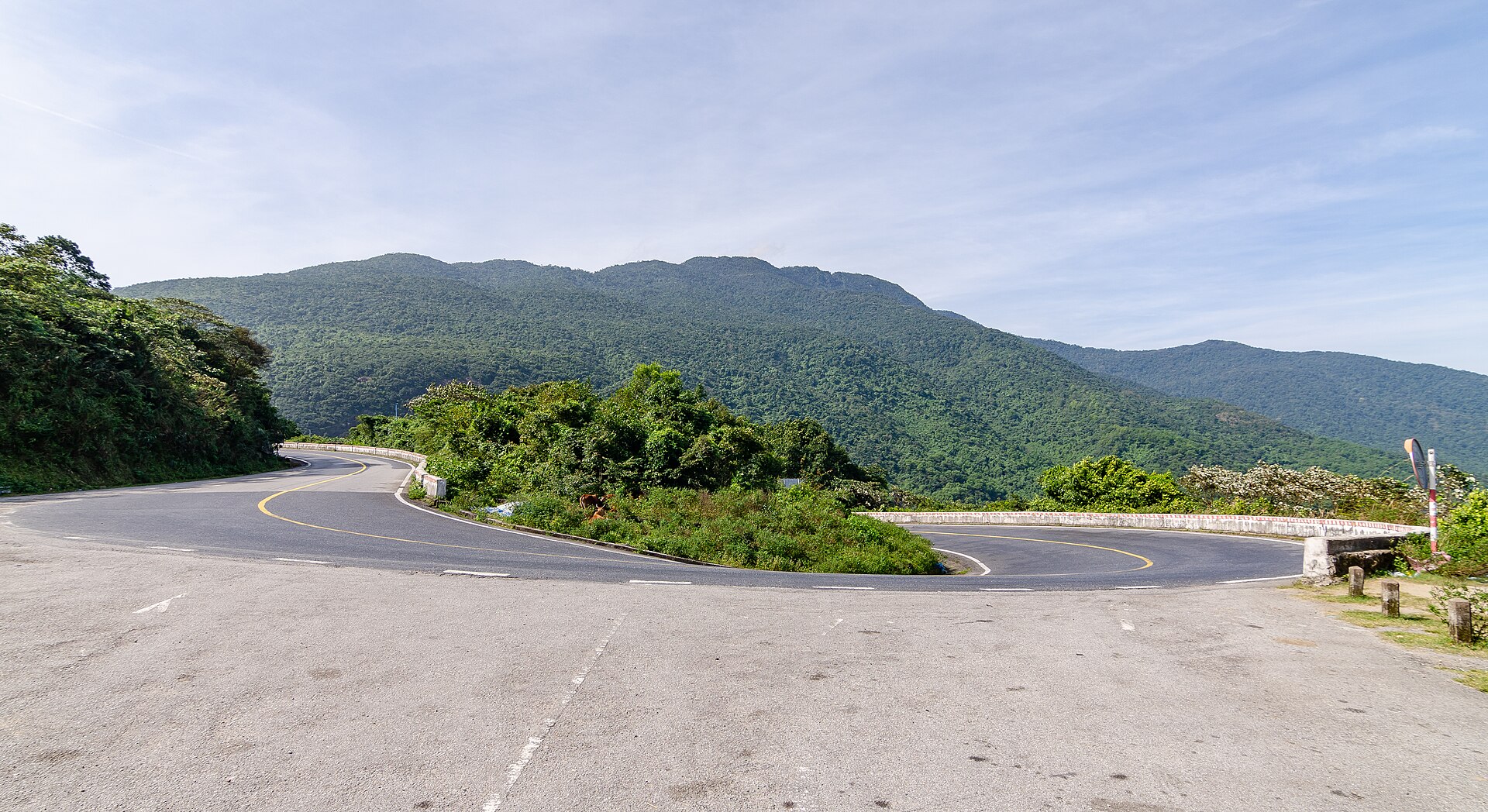 The sweeping coastline of Lang Co bay seen from the Hai Van Pass
